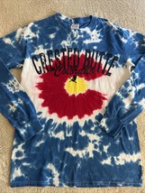 Mens CRESTED BUTTE Colorado Skiing Blue Red Tie Dye Long Sleeve Shirt SMALL - £11.65 GBP