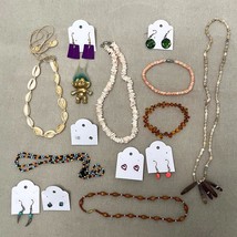 Lot of 15 pieces of Beachy Summertime Necklaces, Bracelets, Earrings, Tr... - $19.71