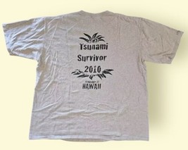 Hawaii Tsunami T-shirt 2010 Survivor Men&#39;s 2XL I Survived Hawaii Original - $281.73 MXN