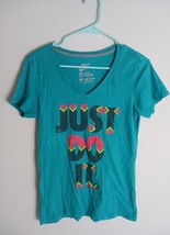 Nike Women&#39;s Blue/Neon The Nike Tee Just Do It Tee size M - $116.67 MXN