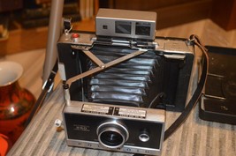 Polaroid Automatic 250 Land Camera - £43.96 GBP