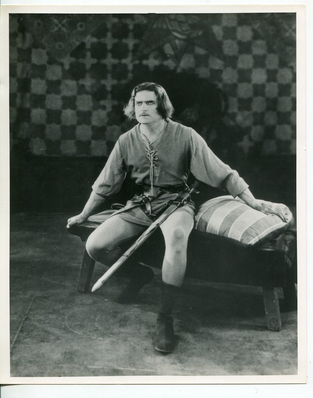 Primary image for Robin Hood-Douglas Fairbanks-8x10-B&W-Still-Action-Adventure-VG