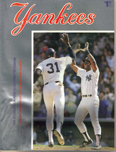 1983 New York Yankees vs Boston Red Sox Program Score Book Magazine Winf... - $92.08 MXN