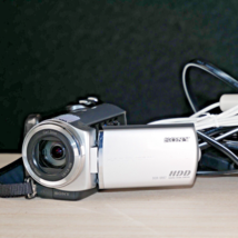 Sony DCR-SR67 Handycam 60X Optical 80GB HDD Digital Camcorder Silver *TESTED* - £69.47 GBP