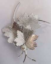 Turin Inc Sterling Silver Triple Leaf Maple Leaves &amp; Pearl Brooch Pin Go... - £19.97 GBP