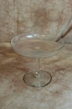 Vintage Clear Glass Pedestal Nut/Candy Dish DH3112 - $21.06 CAD