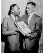 MARTIN LUTHER KING JR. SOCIAL JUSTICE AWARD 8X10 PUBLICITY PHOTO - $8.50