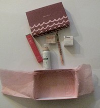 Box w/ Makeup Bundle: Dry Shampoo, Eyeshadow, Brow Pencil, Brush, Highlighter - £40.35 GBP