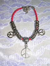 NEW RED COLOR BEADED HIPPIE PEACE SIGN SYMBOLS MULTI CHARM BRACELET 7&quot; -... - $91.86 MXN