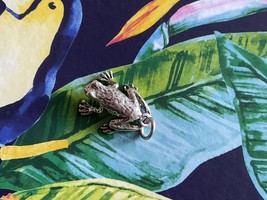 VINTAGE STERLING SILVER CRAWLING FROG CHARM - £14.15 GBP