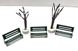 Lemax Dickens Village 3 Park Bench and 2 Trees Accessory - $184.45 MXN