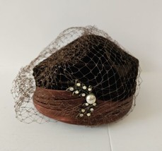 Vintage Brown Velvet Women&#39;s Pillbox Hat Brooch Netting Size 21 - £18.47 GBP