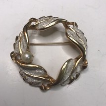 Vintage Kramer Brooch Leaf Floral Wreath with Faux Pearl Frosted - £18.68 GBP