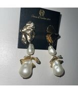 House Of Harlow 1960 Gold Tone Leaf Faux Pearl Dangle Drop Earrings New - $888.25 MXN