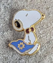 SNOOPY Carrying a Blue Flag Blanket Bowtie Peanuts Vintage Lapel Hat Pin - $12.99