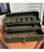 Vtg Green Metal Tool Tackle Box w/ Fold Out Tray Primitive locking farmh... - $23.76