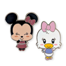 Minnie Mouse and Daisy Duck Disney Pins: Cutie Best Friends  - $465.48 MXN