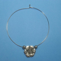 Women Metal Wire Necklace with Flower Pendant 5.5&quot; diameter  - £7.69 GBP