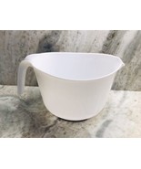 Mixing Bowl Non-Slip White Handle &amp; Pour Spout - $10.75 CAD