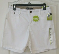 Lee Natural Fit Shorts White Women&#39;s Sz 4M  NWT MSRP$44 - $18.92