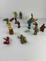 Lot of (16) Vintage Plastic Mixed Cowboy Toys - $93.27 MXN