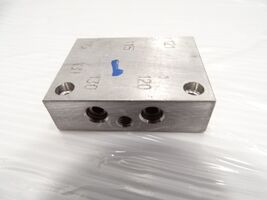 07 Mercedes R230 SL550 distributor block, ABC supension 2308000023 - $29.99