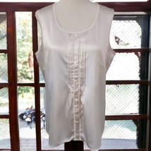 Chicos Satin Blouse Sz 1 M Sleeveless Top Shell Lace Ivory Career Holiday Flowy - £19.77 GBP