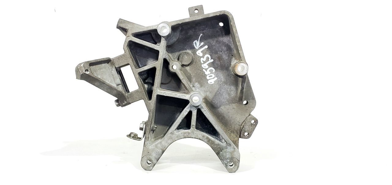 2006 GMC C5500 OEM Alternator Bracket 8973650460 - $55.69