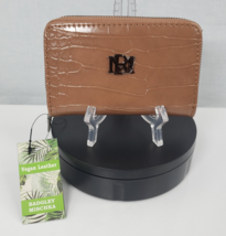 Badgley Mischka Croco Coin Purse Vegan Leather Taupe NWT - $507.69 MXN