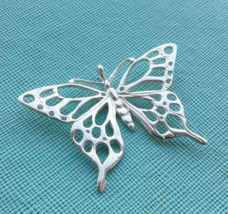 SOLID 925 STERLING SILVER LARGE SWALLOWTAIL BUTTERFLY TOTEM PENDANT - $523.39 MXN