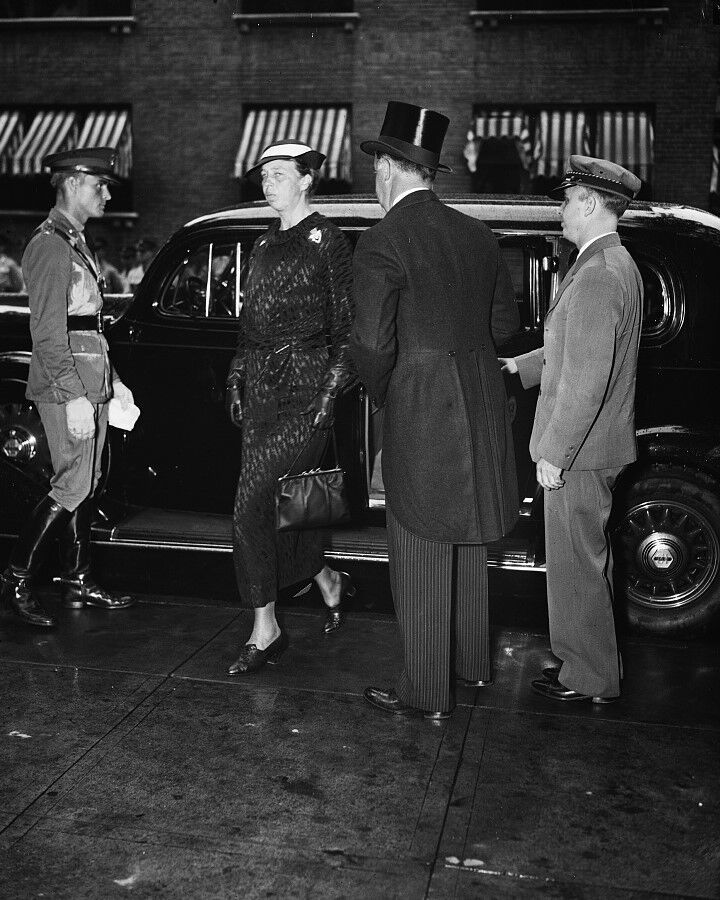 Eleanor Roosevelt arrives at funeral of Secretary of War George Dern Photo Print - $8.81 - $14.69