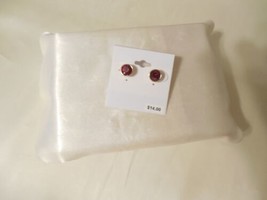 Department Store 3/8&quot; Gold Tone Round Red Stud Earring A808 - £4.40 GBP