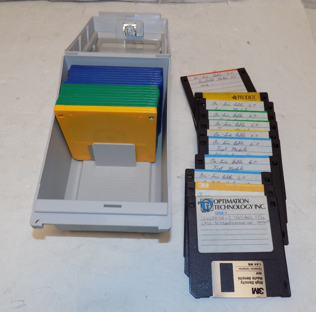 Lot of 31 3.5" High Density Floppy Disks 1.44MB 3M And Sony with Hard Case - $19.58