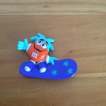 M &amp; M Candy 2001 Orange Character Snow Boarding 2-1/2&quot; - £6.14 GBP
