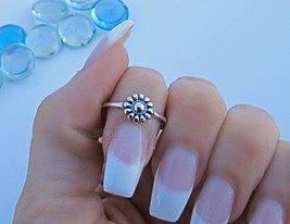 Dainty Sterling Silver Daisy Ring: Oxidized Flower Jewelry - $323.88 MXN