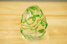 Art Glass Artisan Paperweight Egg Shaped Green Vine Abstract Overlay 3.5... - £22.56 GBP