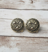 Vintage Clip On Earrings - Fancy &amp; Ornate Gold Tone Circle Just Over 0.75&quot; - £11.35 GBP