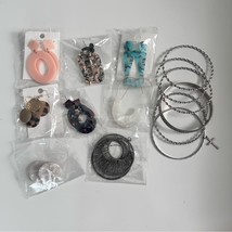 Bundle of Assorted Earrings and Bracelets Boho Vintage Y2K Beaded Lot 253 - $19.40