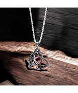 Celtic Knot Pendant Necklace | Intricate Triquetra Design  Unique Celtic... - €21,45 EUR