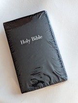 NKJV Personal Size Large Print Reference Bible Black Leatherflex NEW - £21.34 GBP