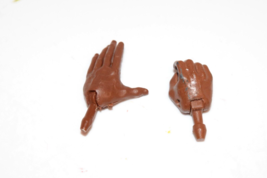 MATTEL WWE CUSTOM FODDER BROWN HANDS. LEFT HAND OPEN. RIGHT HAND GRIPPING. - £5.76 GBP