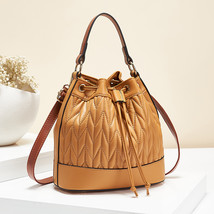  Women&#39;s Bag Fashionable Pleated Women&#39;s Bag Bucket Bag Large Capacity Shoulder  - £25.35 GBP