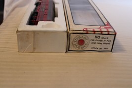 HO Scale Stewart, F3B Diesel Locomotive, Lehigh Valley Phase IV, Red, #8411 BNOS - $128.25