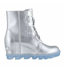 Disney x Sorel Youth Joan of Arctic Wedge Frozen Boots Pure Silver Size 5 - £59.16 GBP