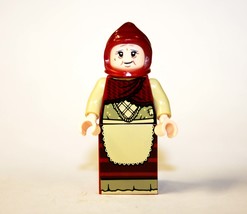 Old Peasant Woman Village medieval  Building Minifigure Bricks US - $9.33