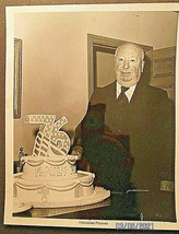 ALFRED HITCHCOCK :DIRECTOR : (ORIGINAL VINTAGE CANDID &amp; ON THE SET PHOTO... - £123.72 GBP