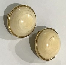 Vintage Monet Marbled Lucite Gold Plated Lux Clip On Runway Earrings - £48.81 GBP