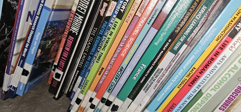 Grab Bag Book Lot of 10lbs of randomly selected nonfiction books Educational Item image 3