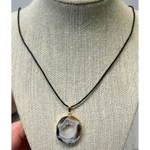 Vintage Agate Necklace Pendant Geode Slice Gold Tone Black Rope Chain 26&quot; - £13.56 GBP