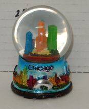 Chicago Illinois Souvenir Mini 2" Snow globe - $9.85